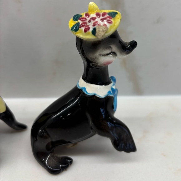 Vintage Anthropomorphic Norcrest Dressed Up Seals Salt & Pepper Shakers Japan - Picture 6 of 7